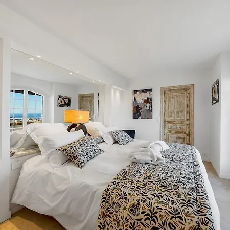 Contemporaine Avec Vue Mandelieu