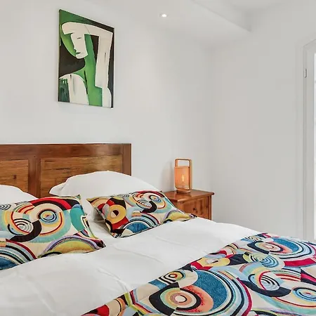 Contemporaine Avec Vue